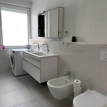 Moderne Designerwohnung Mit Whirlpool