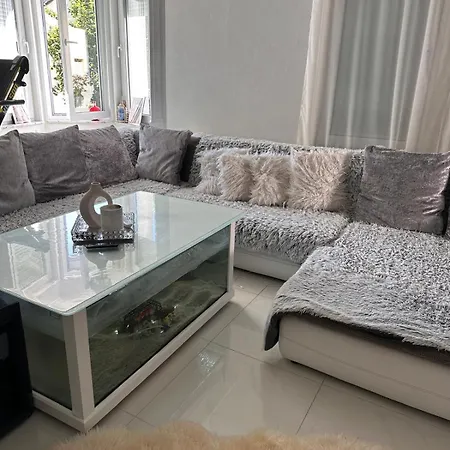 Moderne Designerwohnung Mit Whirlpool Lägenhet